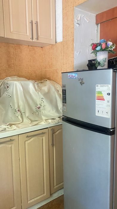 Продается 1комнатная переделанная в двухкомнатную первая линия на кара