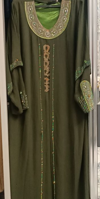 Продается нарядная платья.