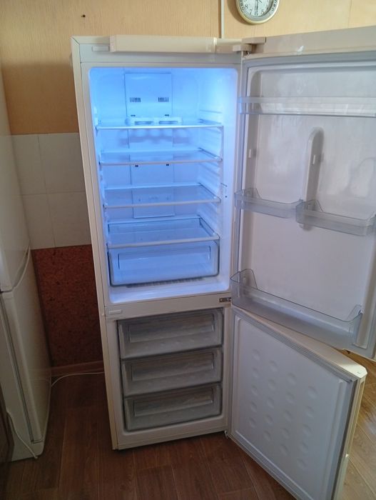 Продам холодильник samsung