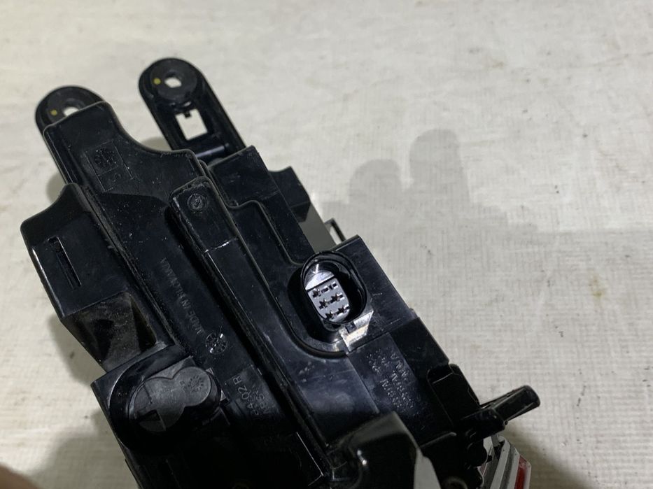 Lampa stop dreapta pe aripa, Skoda Enyaq, 2021, 2022, 2023, 2024, cod origine OE 5LA945208A.