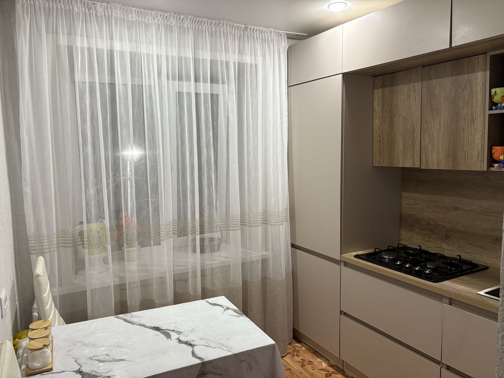 Продам 3-х комнатную квартиру в 16 мкр.