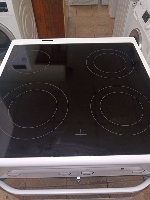 Свободно стояща печка с керамичен плот VOSS  2 години Гаранция!