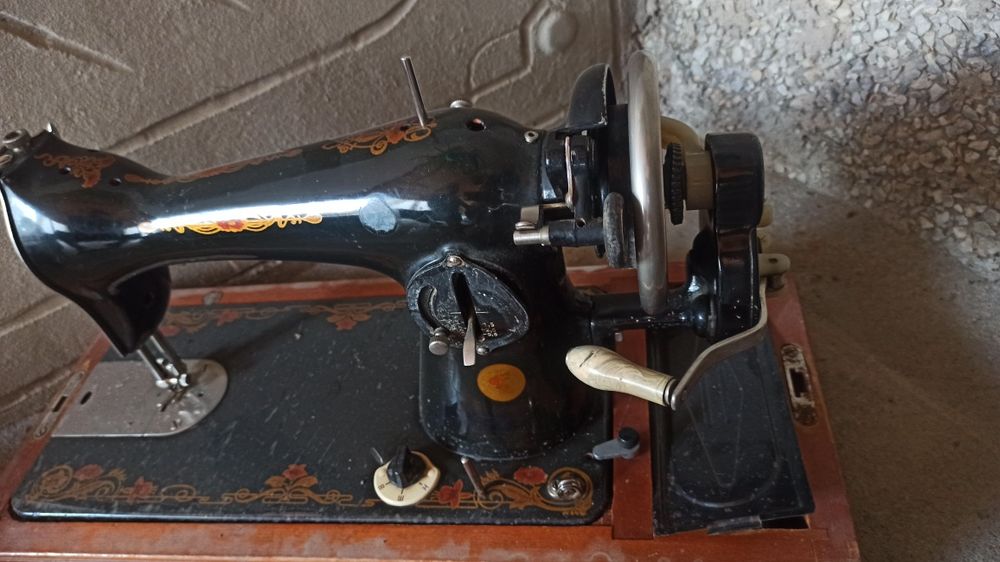 Тикув машинаси сотилади