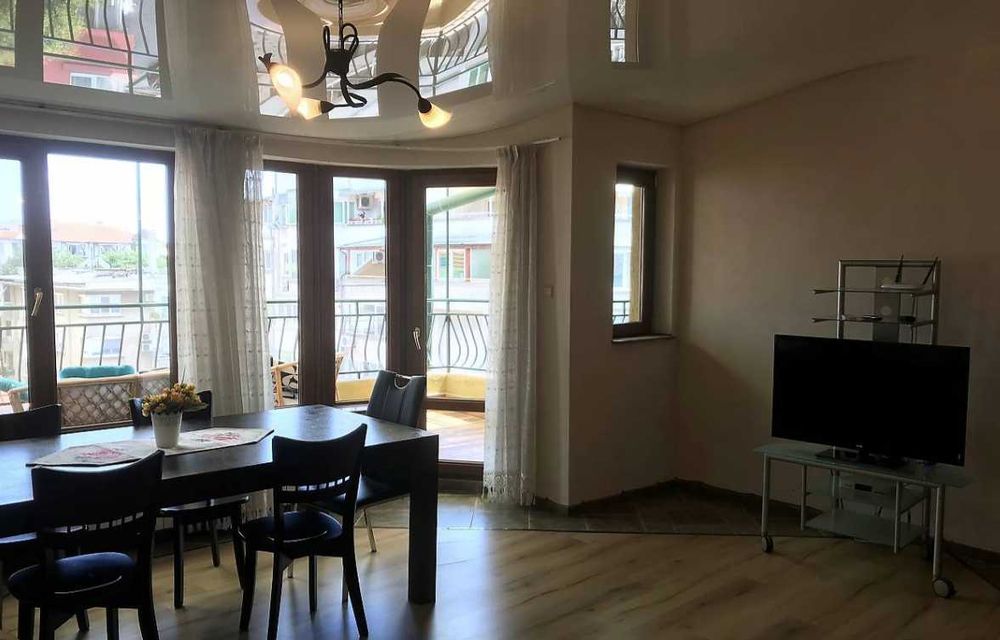 Дава се под наем Многостаен апартамент в Бургас, Център - 150 кв.м за 280.5 € - Снимка #2