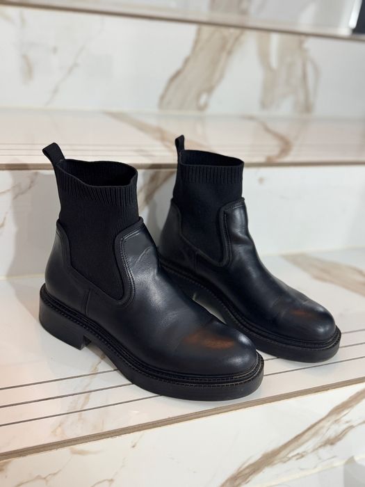 Боти на ZARA, подходящи за ежедневно носене удобни.