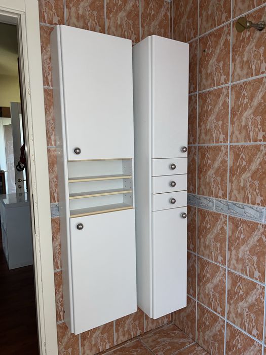 Vand urgent 2 dulapuri de perete in stare foarte buna pret negociabil