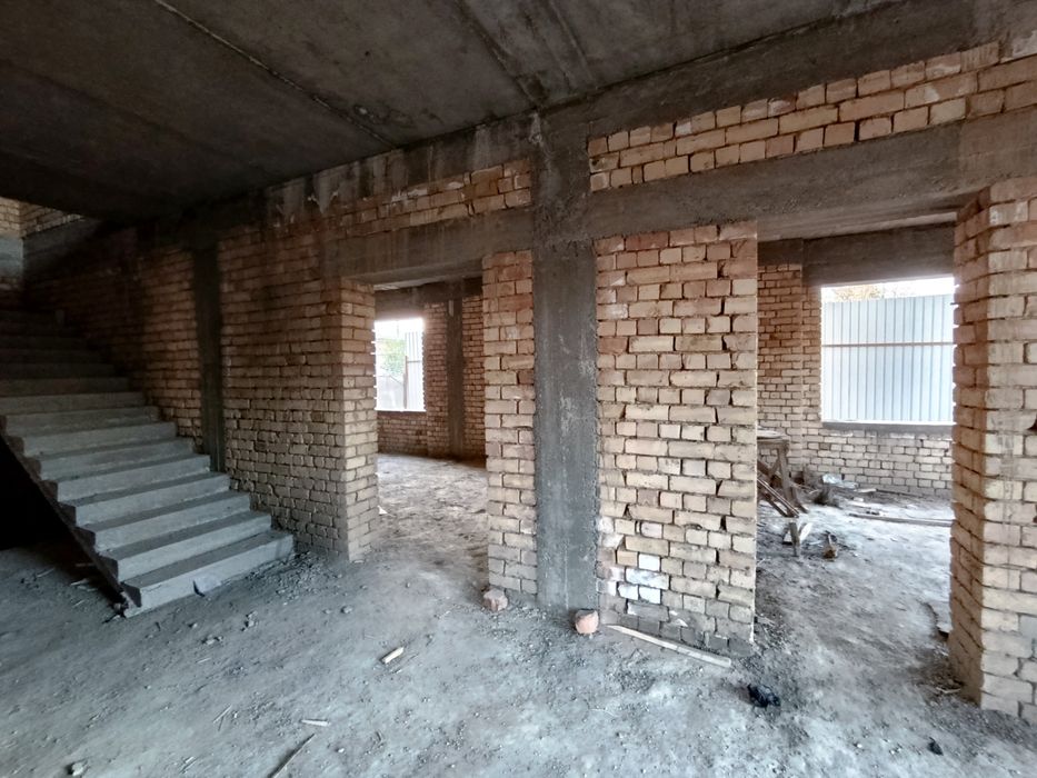 Yangi qurilgan uy sotiladi. Продается новый дом