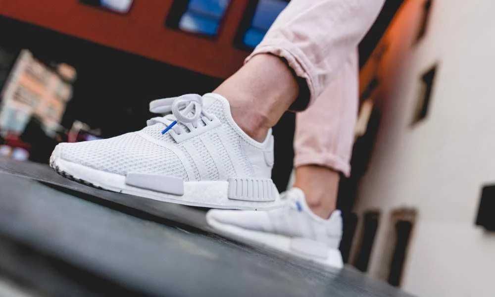 Оригинални дамски маратонки * ADIDAS NMD_R1 * 39 1/3
