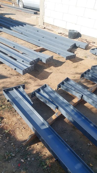 Vând 3ferme metalice la 6m și 6stalpi la 4m