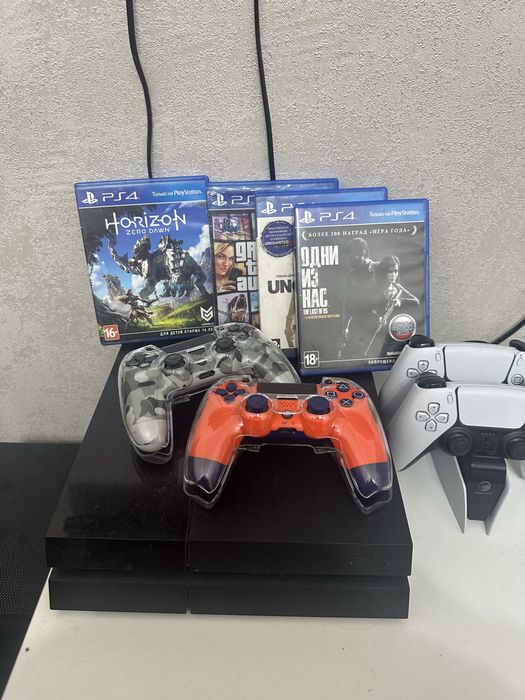 Продам PS4 4 диска и игры в библиотеке