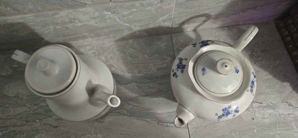 Порцеланов чайник в две разновидности