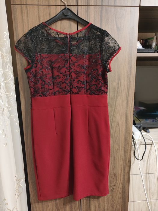 Официална рокля.