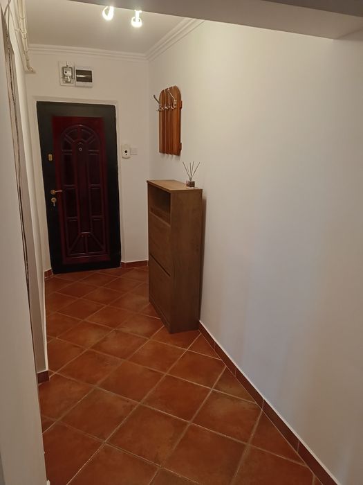 vand apartament cu doua camere.etaj 2 zona industriala