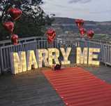 надпис -Marry me