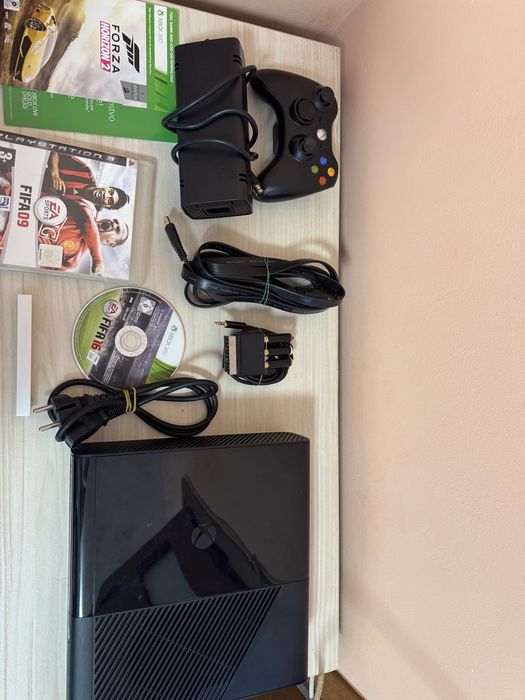 XBOX 360 500GB с две игри