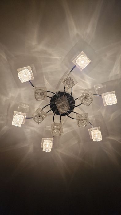 Продам люстру б/у