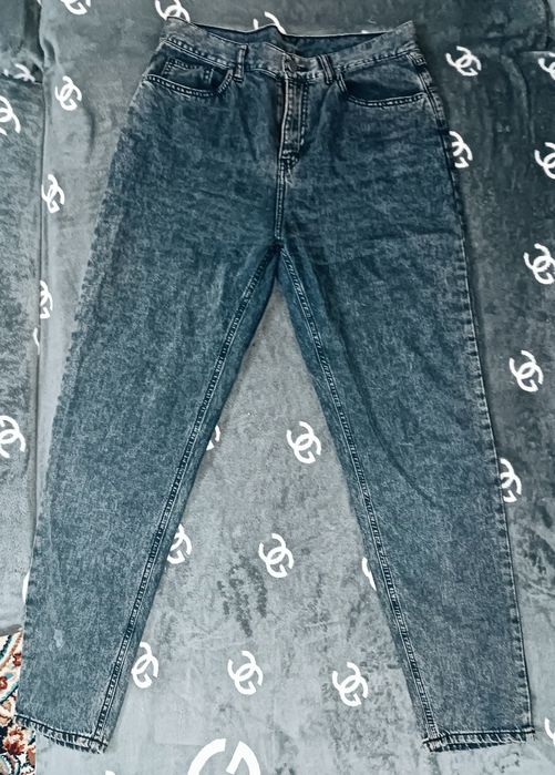 Мужскме джинсы в отличном состоянии