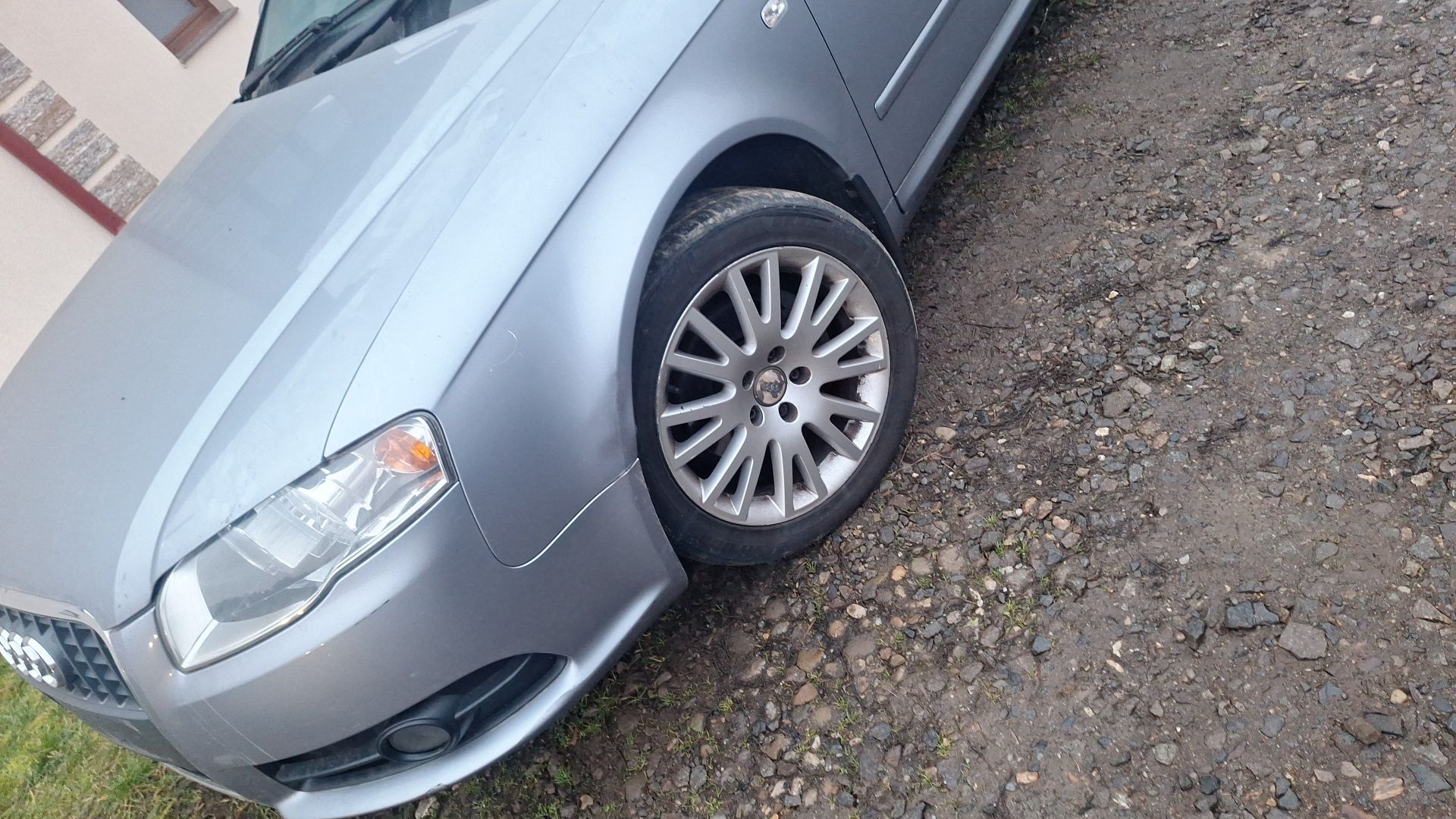 Dezmembrez audi a4 b7 19 si 2L tdi