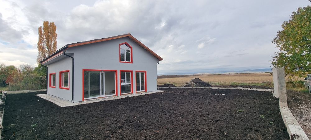 Къща в Божурище с.Хераково