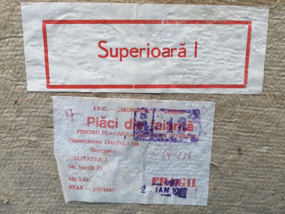 Placi de faianta 15x15x0.5cm 34 metri patrati