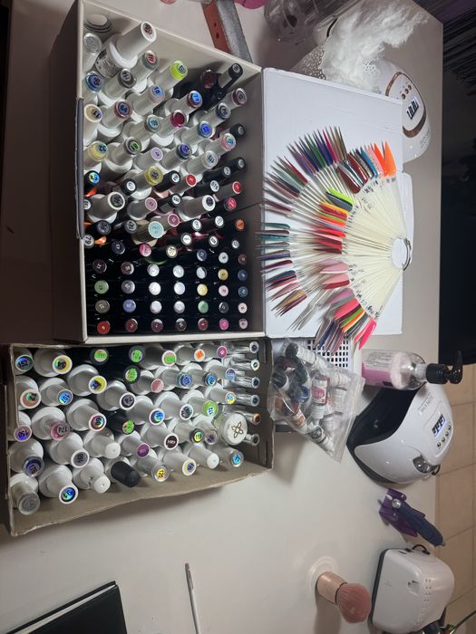 136 броя лакове - Pretty, Best, Blueskye