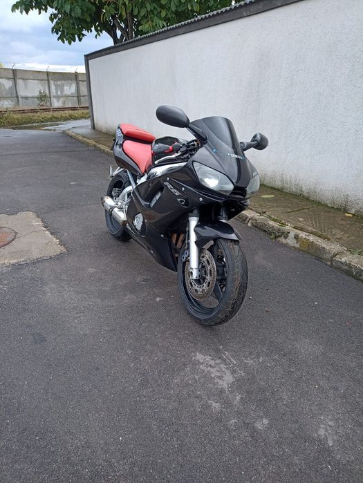 Yamaha r6 2003 .