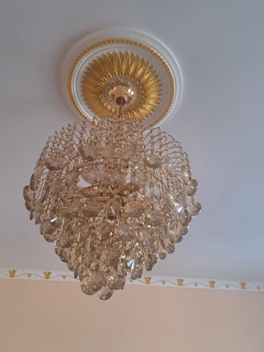 Продам люстру в отличном состоянии