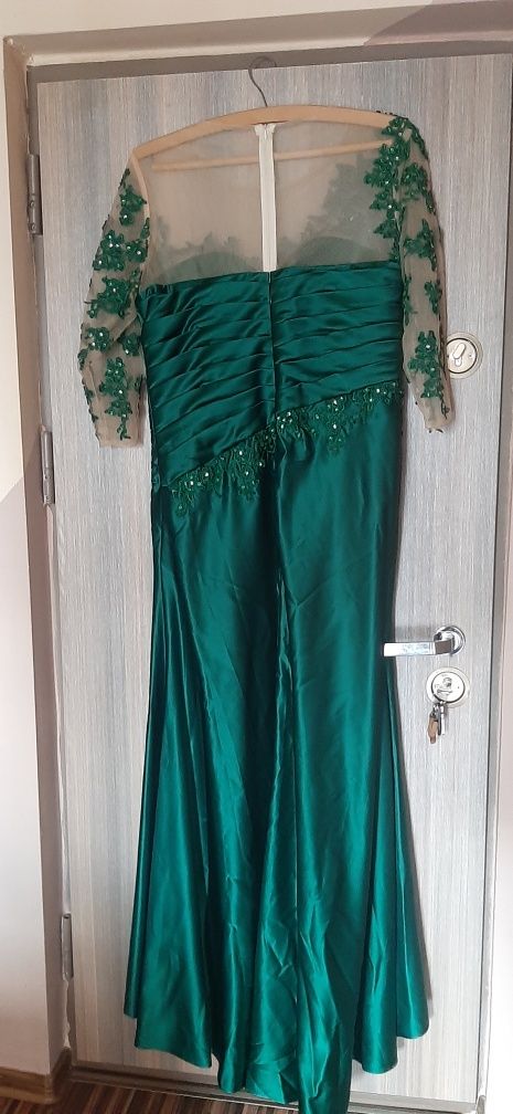 Vând rochie de ocazie/elegantă verde smarald