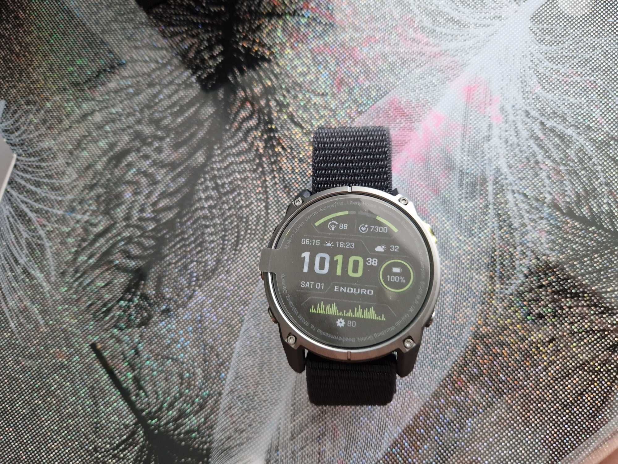 Продавам часовник Garmin enduro 3 , с гаранция 24месеца ,без забележки