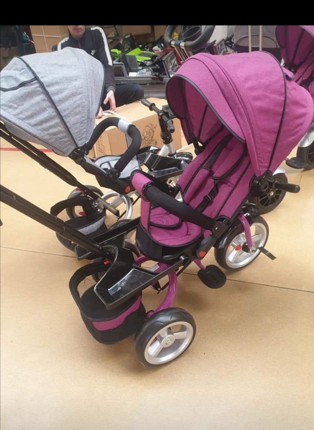 Tricicleta cu pozitie de somn, scaun reversibil si muzica