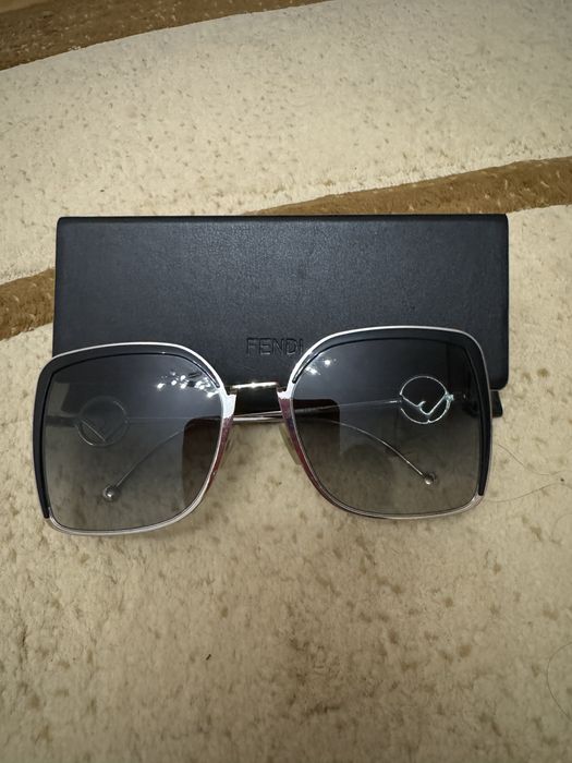 Слънчеви очила на Fendi