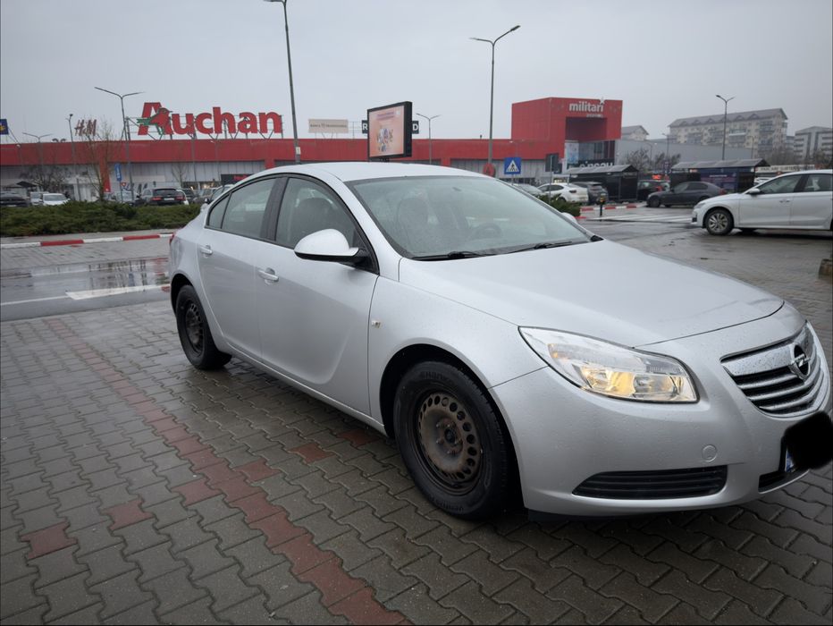 Vând Opel Insignia