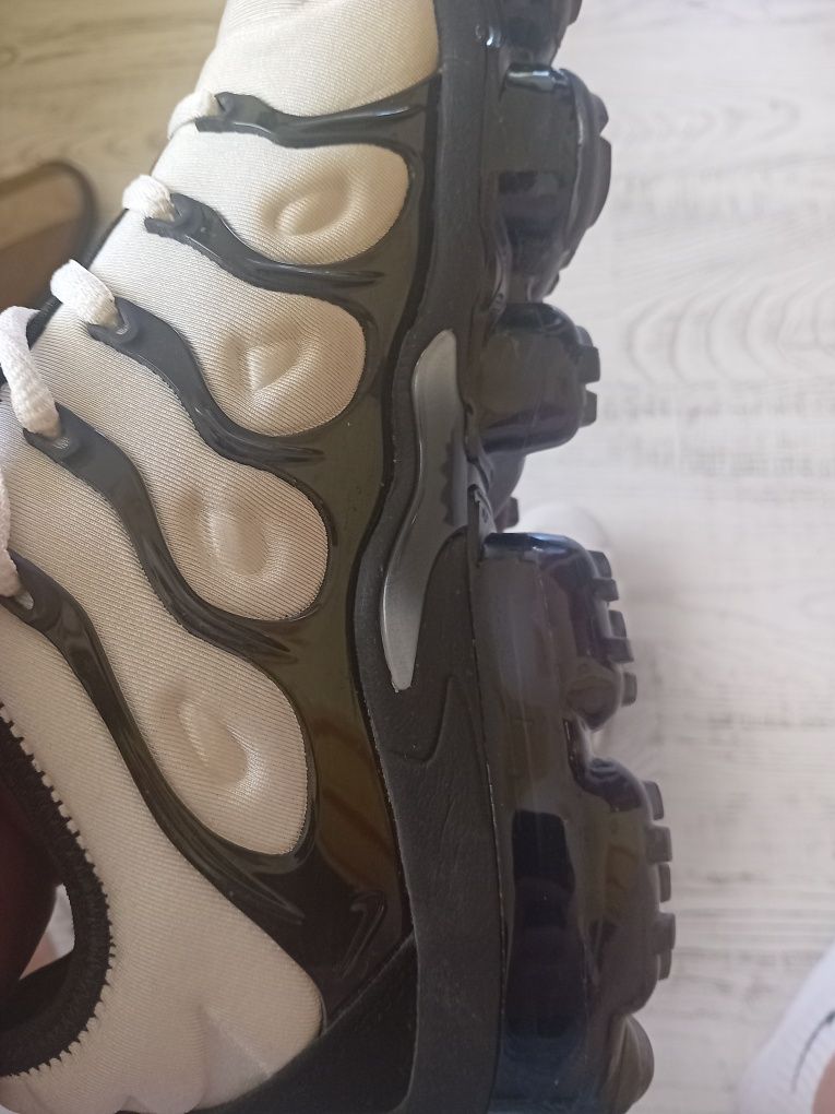 Продавам Nike Vapormax Plus