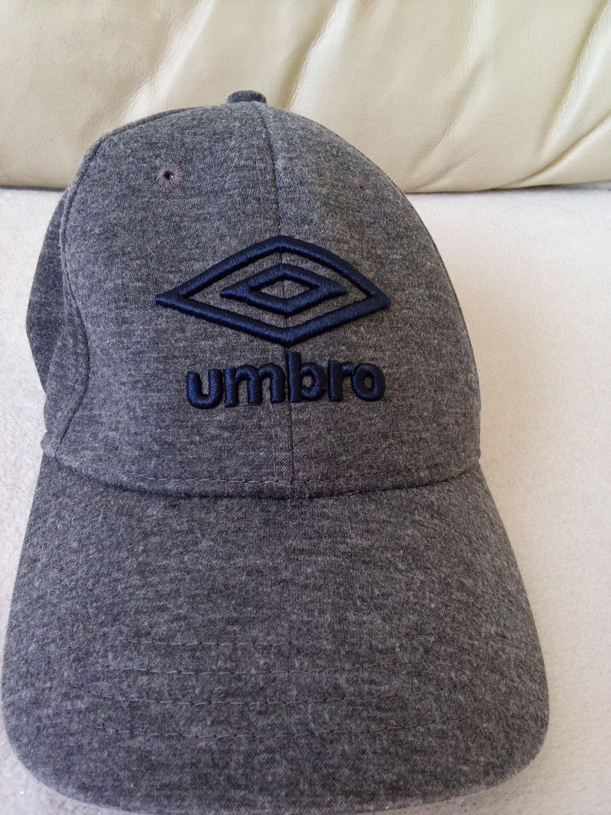 Umbro шапка с козирка