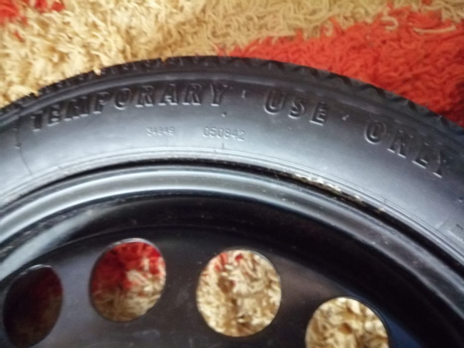 Vând roată de rezervă ingusta cu cauciuc nou. Jenanta este pe 16