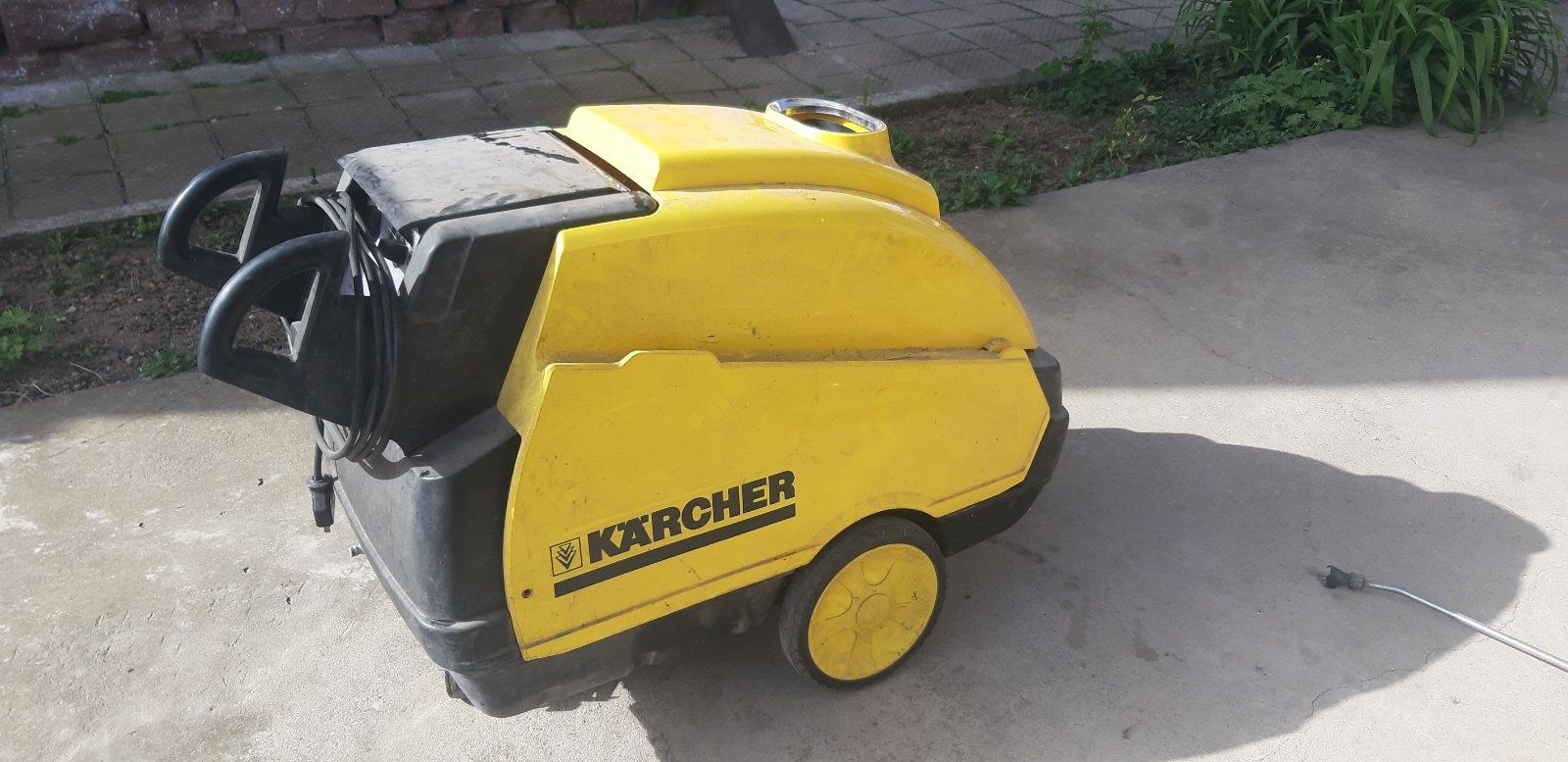 Професионална пароструйка Karcher hds 695M Eco