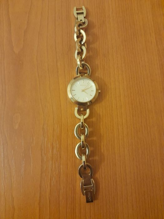 Vind ceasuri dama autentice.