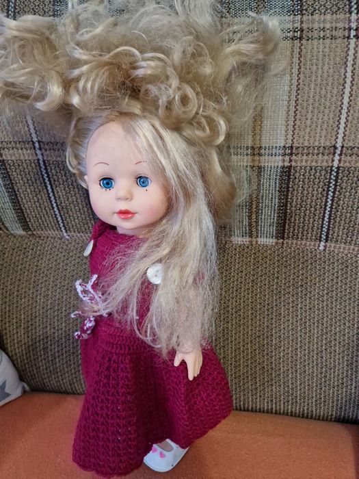 Păpușă veche cântă merge vorbește