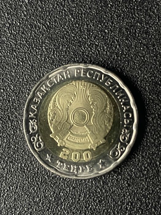 Продам монету 200 тенге новая