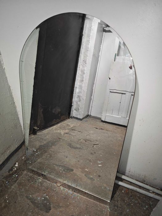 Зеркало бу 101-65 см станция метро Москва