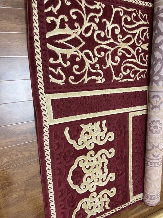 Домашние принадлежности: Ковры.Сундук почти новый