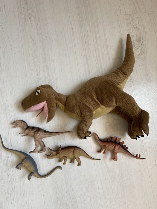 Лот динозаври