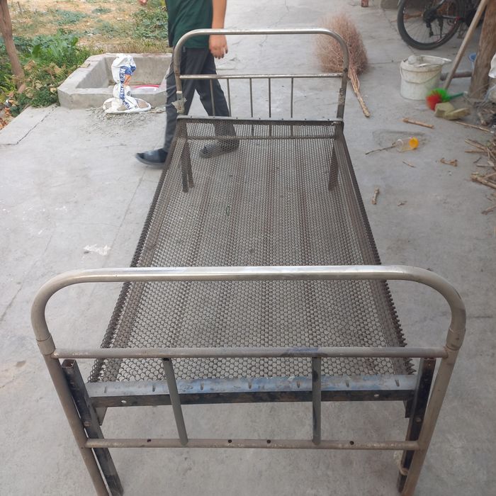 Краватлар сотилади