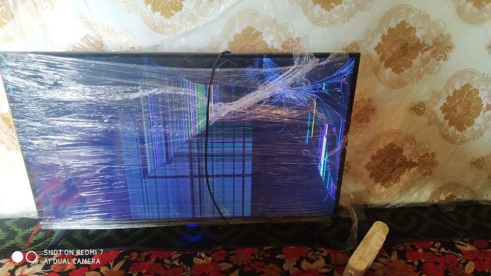 Продаю телевизор плазма MYTESH смарт диоганал 32 экран сломыни