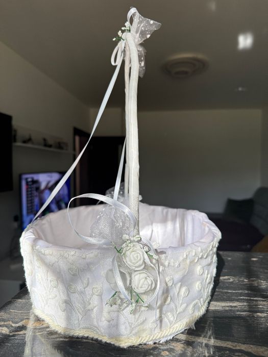 Елегантна кошница за подаръци или ритуали
