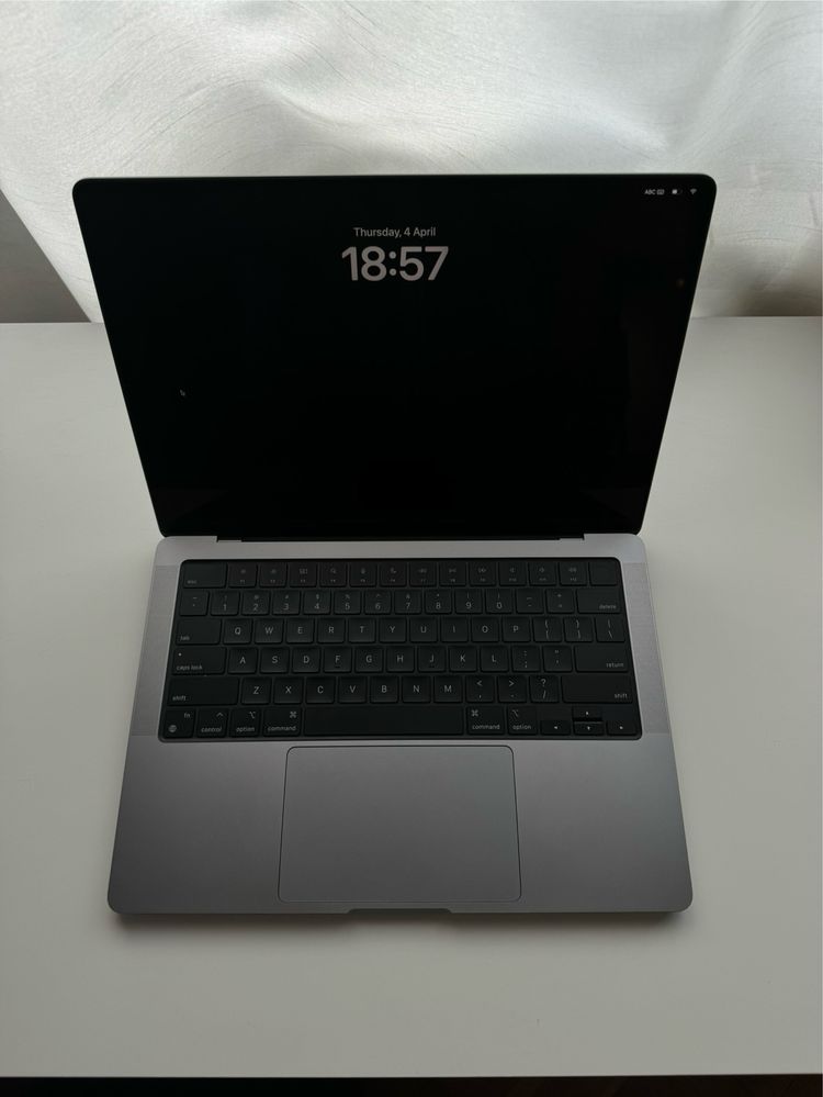 14-inch MacBook Pro Apple M2 Pro Chip with 12-Core CPU and 19-Core GPU