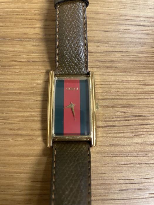 Дамски часовник GUCCI  модел 2600М