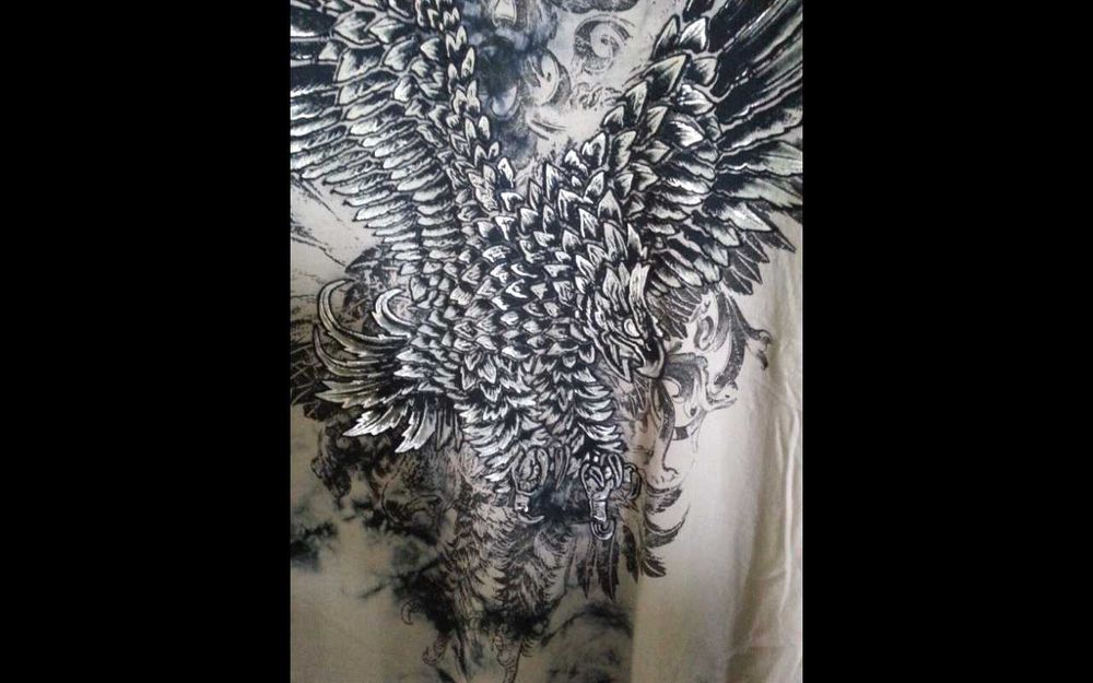 Продавам оригинална тениска  Xzavier