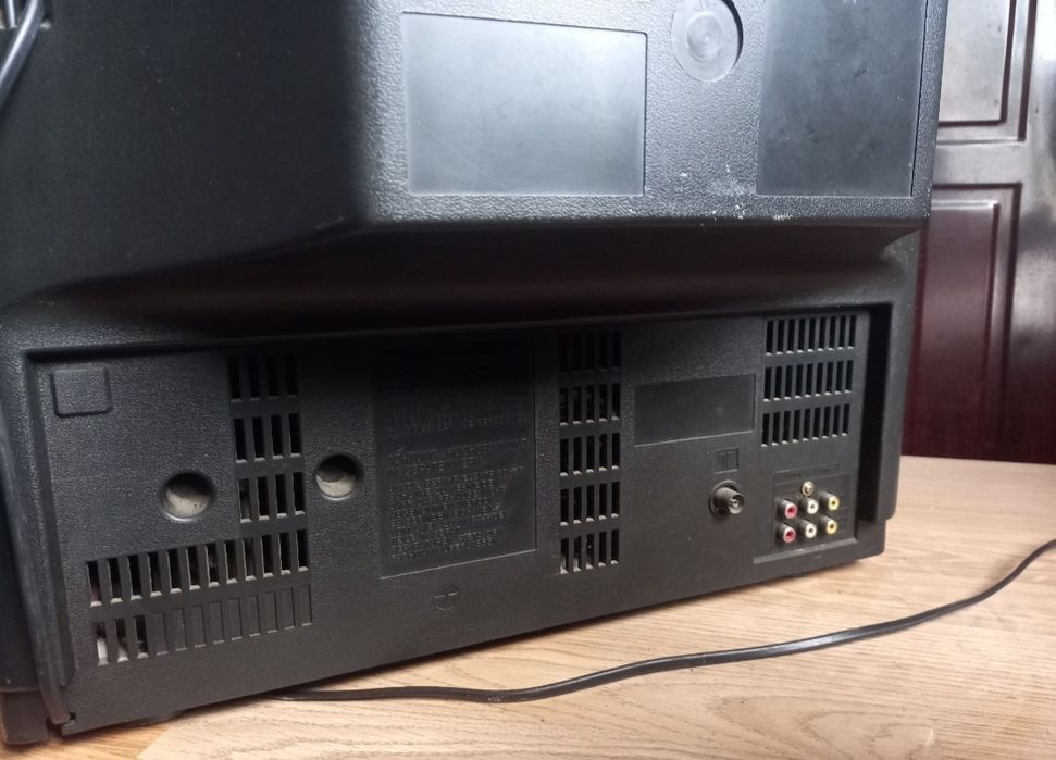 Телевизор 21 инча SHARP