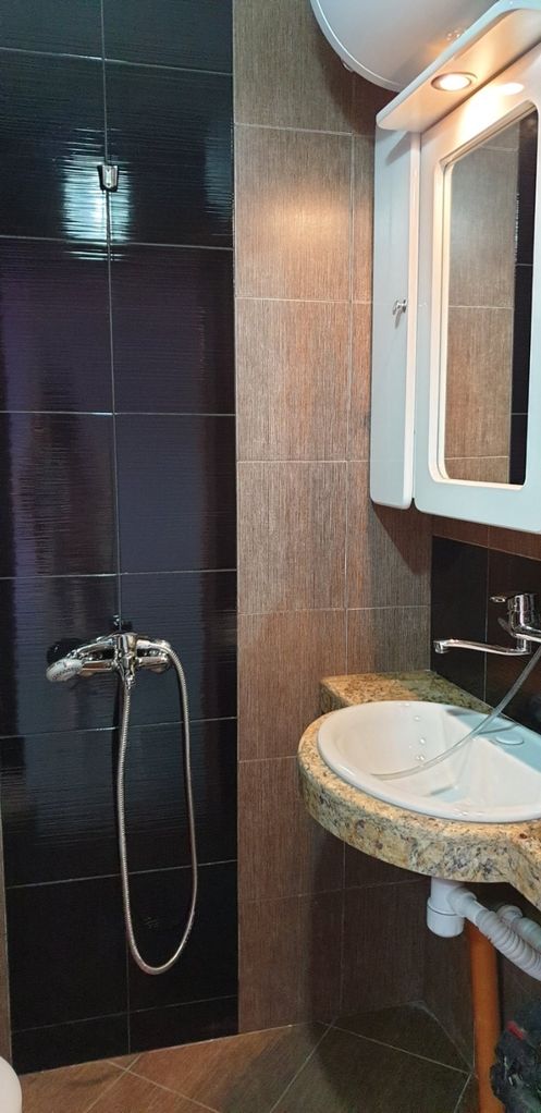 Дава се под наем Магазин в Плевен, Идеален център - 135 кв.м за 612 € - Снимка #2